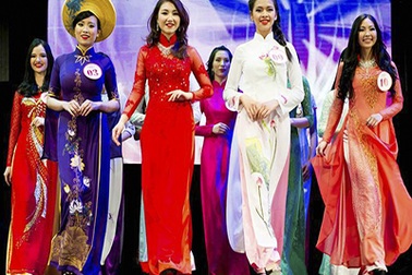 Đêm hội Hoa khôi gốc Việt trên đất Hungary