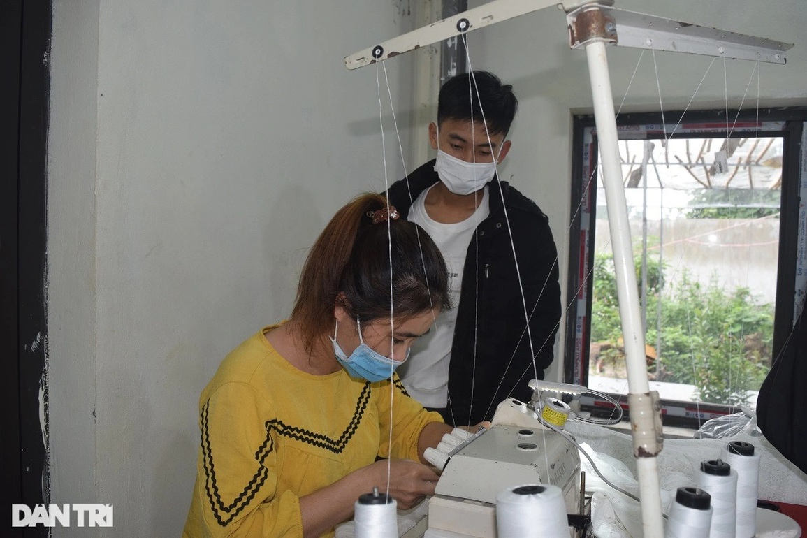 Khởi nghiệp từ tay trắng, chàng thợ may trẻ thu gần 150 triệu đồng/tháng - 2 Khởi nghiệp từ tay trắng, chàng thợ may trẻ thu gần 150 triệu đồng/tháng - 2