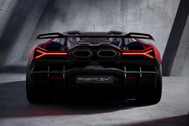 CEO Lamborghini không coi siêu xe điện Trung Quốc là mối đe dọa