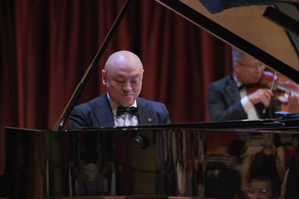 Nghệ sĩ Vũ Ngọc Linh biểu diễn 2 concerto nặng ký trong đêm hòa nhạc - 2 Nghệ sĩ Vũ Ngọc Linh biểu diễn 2 concerto nặng ký trong đêm hòa nhạc - 2