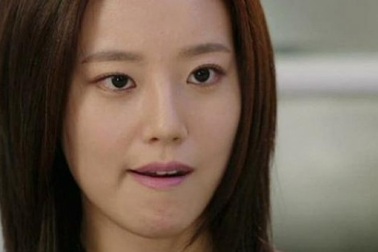 Tôi bị chồng tát bôm bốp vì lỡ miệng nhắc đến cuộc hôn nhân đổ vỡ của mẹ chồng