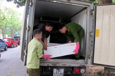 Nghi án vận chuyển nội tạng động vật “bẩn” từ kho Nội Bài