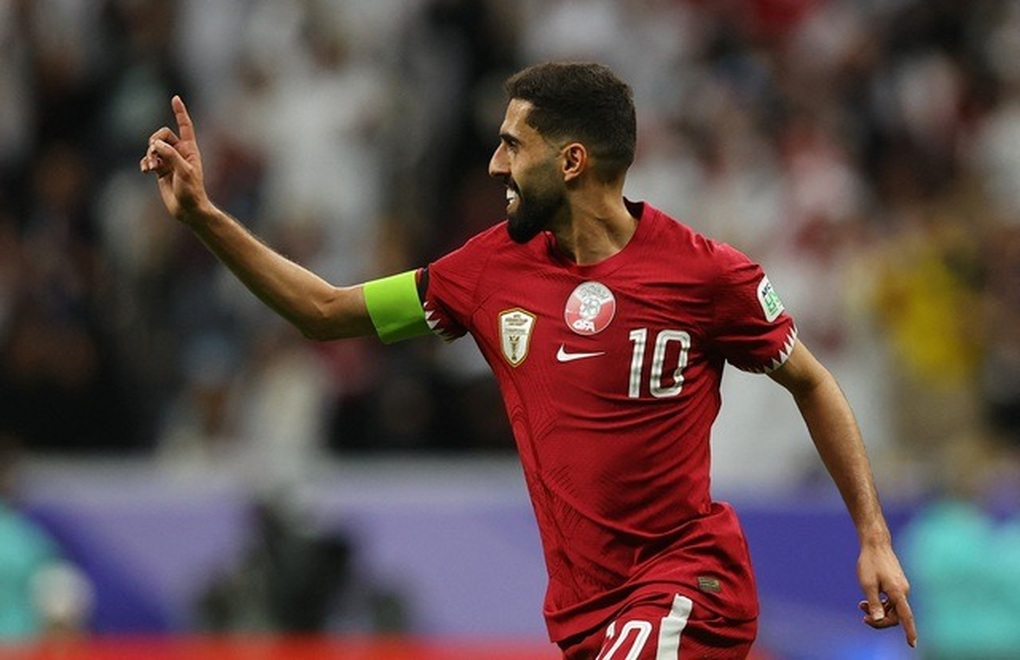 Qatar giành quyền vào tứ kết Asian Cup nhờ bàn thắng trên chấm phạt đền - 2