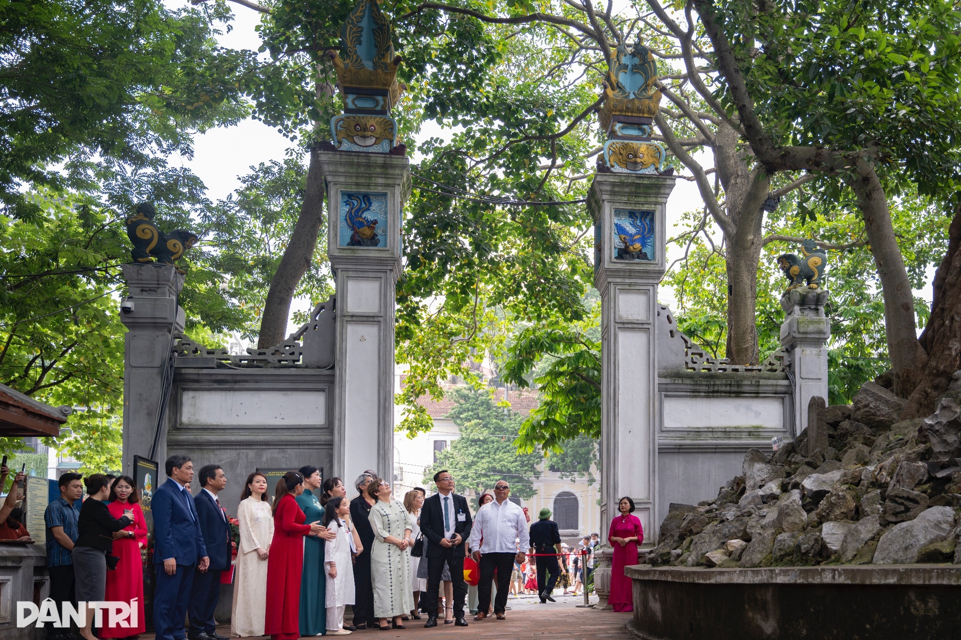 Phu nhân Ngô Phương Ly cùng phu nhân Chủ tịch Cuba xem múa rối nước - 10 Phu nhân Ngô Phương Ly cùng phu nhân Chủ tịch Cuba xem múa rối nước - 10