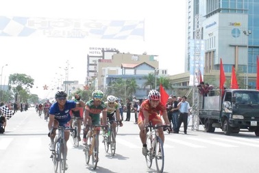 Cạnh tranh gay cấn ở giải áo xanh