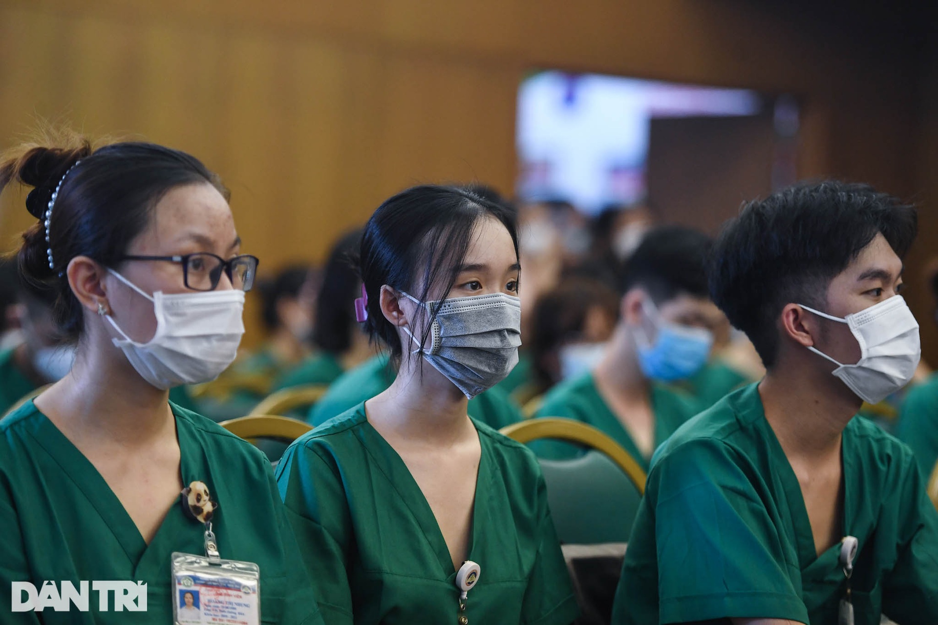 Xúc động khoảnh khắc 230 chiến sĩ áo xanh lên đường vào TPHCM chống dịch - 3 Xúc động khoảnh khắc 230 chiến sĩ áo xanh lên đường vào TPHCM chống dịch - 3
