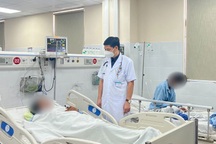 Ăn thịt và trứng cóc, hai mẹ con suýt mất mạng