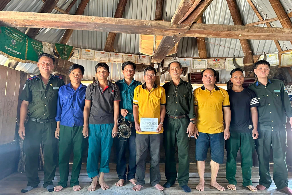Giải cứu sơn dương quý hiếm dính bẫy người đi săn - 2 Giải cứu sơn dương quý hiếm dính bẫy người đi săn - 2