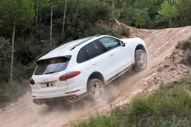 3 trường hợp phải nhường đường khi tránh xe đi ngược chiều