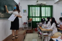 TPHCM: Học sinh khối 9 và 12 tiếp tục được đến trường