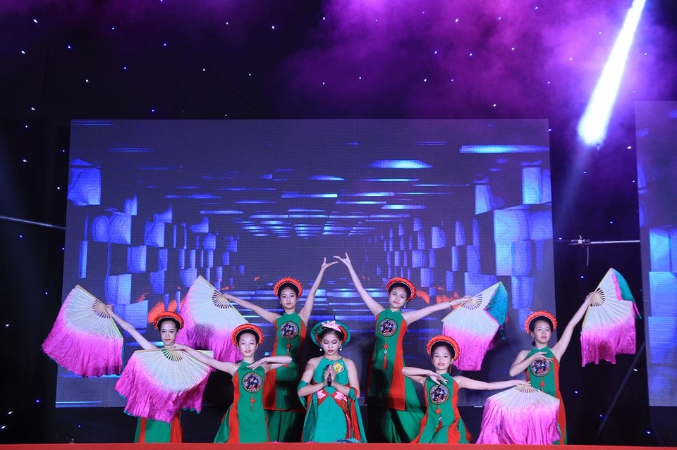 Hai nữ sinh giành giải Nhất hội thi “Tài năng thiếu nhi Thủ đô” - 10 Hai nữ sinh giành giải Nhất hội thi “Tài năng thiếu nhi Thủ đô” - 10