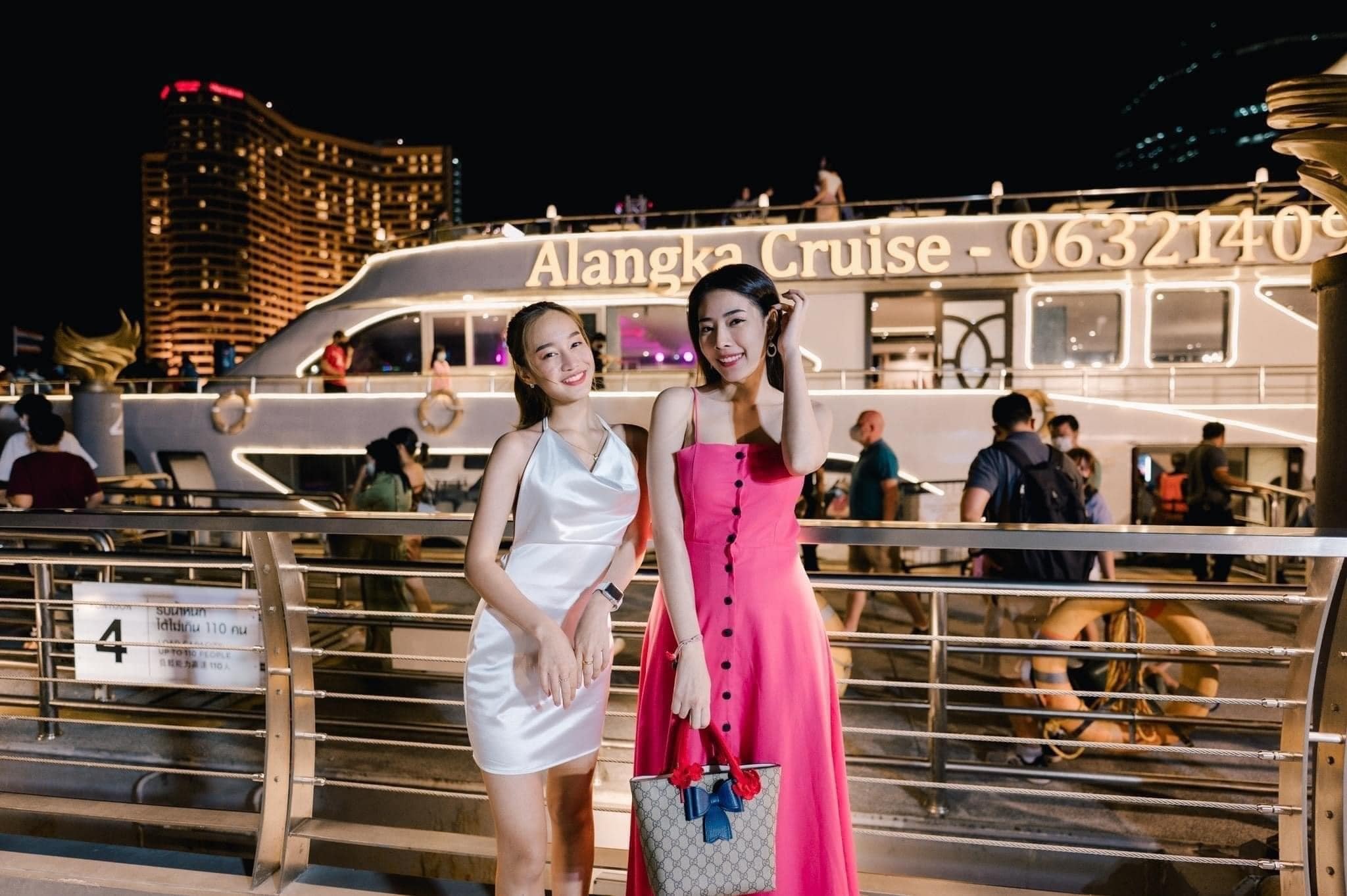 Cần nhiều thành phố không ngủ để khách Tây chịu chi khi đến Việt Nam? - 4 Cần nhiều thành phố không ngủ để khách Tây chịu chi khi đến Việt Nam? - 4