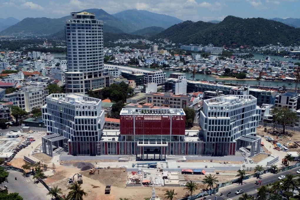 53 người nghỉ hưu trước tuổi, nghỉ thôi việc được chi trả hơn 60 tỷ đồng - 1 53 người nghỉ hưu trước tuổi, nghỉ thôi việc được chi trả hơn 60 tỷ đồng