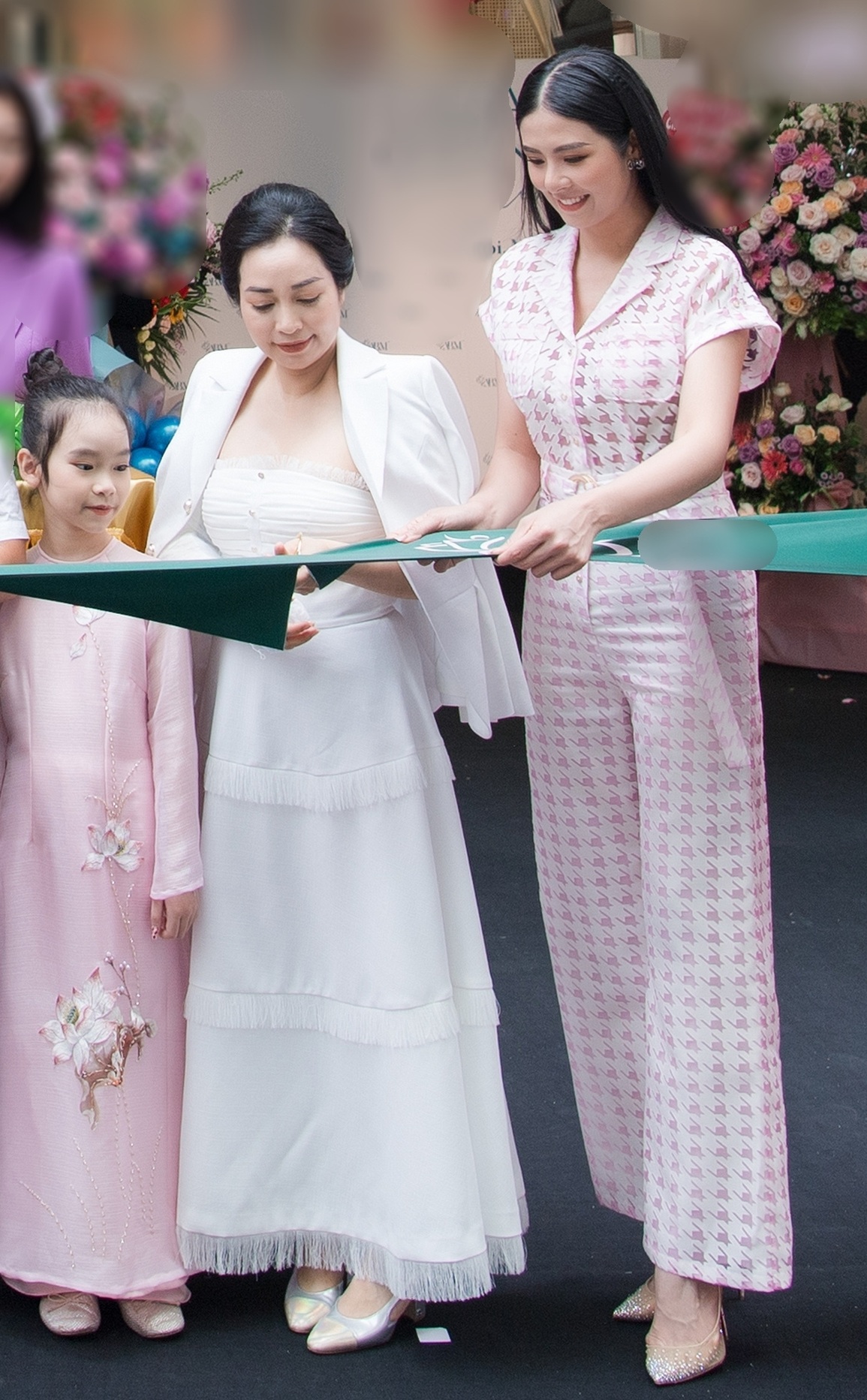 Nhan sắc tuổi 45 của Hà Kiều Anh: Trẻ không kém đàn em, gợi cảm vừa đủ - 8 Nhan sắc tuổi 45 của Hà Kiều Anh: Trẻ không kém đàn em, gợi cảm vừa đủ - 8