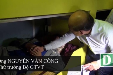 Vụ 9 thuyền viên mất tích: Hai thuyền viên cập bờ an toàn, được chăm sóc tích cực