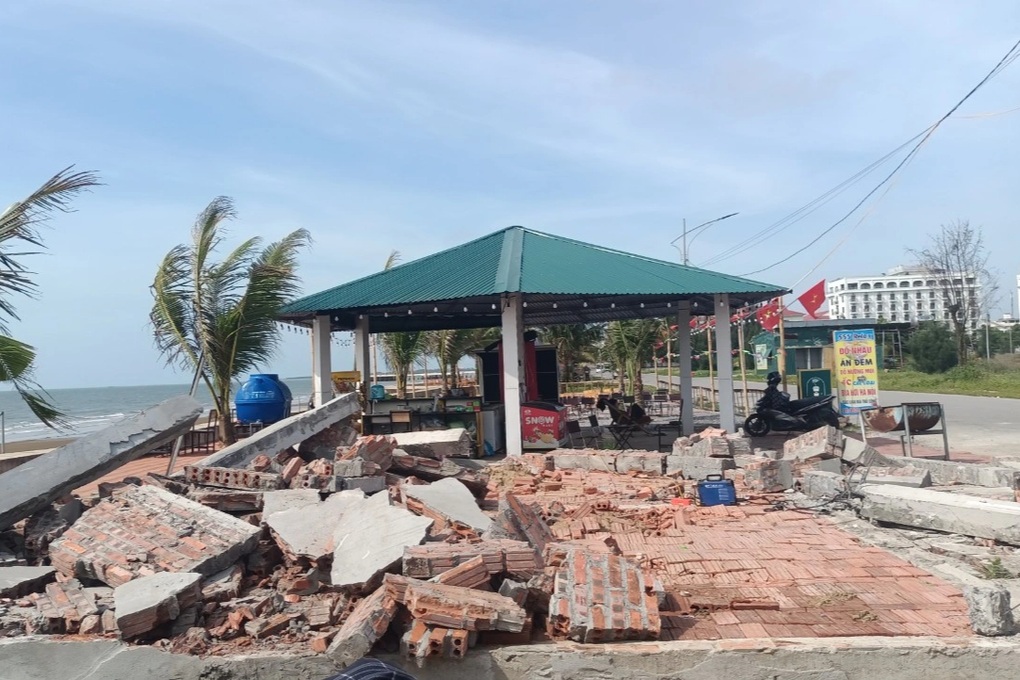 Tháo dỡ loạt công trình trái phép ở khu du lịch nổi tiếng Thanh Hóa - 1 Tháo dỡ loạt công trình trái phép ở khu du lịch nổi tiếng Thanh Hóa - 1