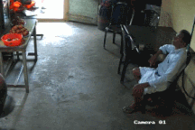 Cụ ông suýt chết vì điện thoại bất ngờ phát nổ và cháy dữ dội trong túi áo