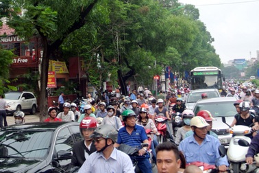 Hà Nội tạm dỡ lệnh cấm triệt để ô tô qua đường Cầu Giấy