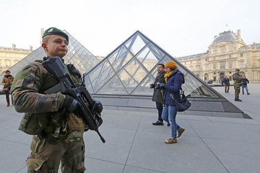 Thế giới thắt chặt an ninh đón năm mới