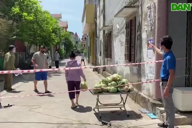 Ấm áp "gian hàng 0 đồng" tới bà con trong khu cách ly