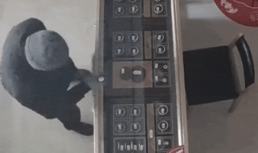 Trộm vàng trị giá 11 tỷ đồng, tên trộm bị bắt vì đãng trí quên điện thoại - 1