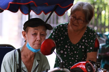 40 năm hy sinh để chồng được chuyển giới làm cô đào nổi tiếng khắp Nam bộ