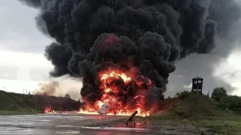 Ukraine lần đầu phá hủy hoàn toàn máy bay ném bom của Nga? - 1 Ukraine lần đầu phá hủy hoàn toàn máy bay ném bom của Nga? - 1