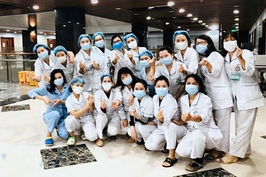 Nhân viên y tế tiếp xúc hai điều dưỡng mắc Covid-19 tại Bạch Mai âm tính