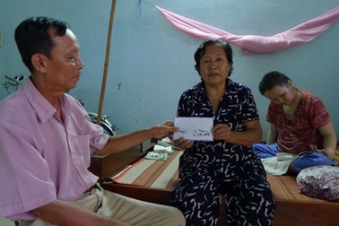 Hơn 13 triệu đồng đến với “hai mẹ nghèo nuôi con gái mất trí”