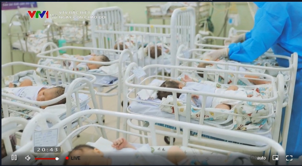 Hành trình vượt cạn đầy nước mắt của các sản phụ mắc Covid-19 - 3 Hành trình vượt cạn đầy nước mắt của các sản phụ mắc Covid-19 - 3
