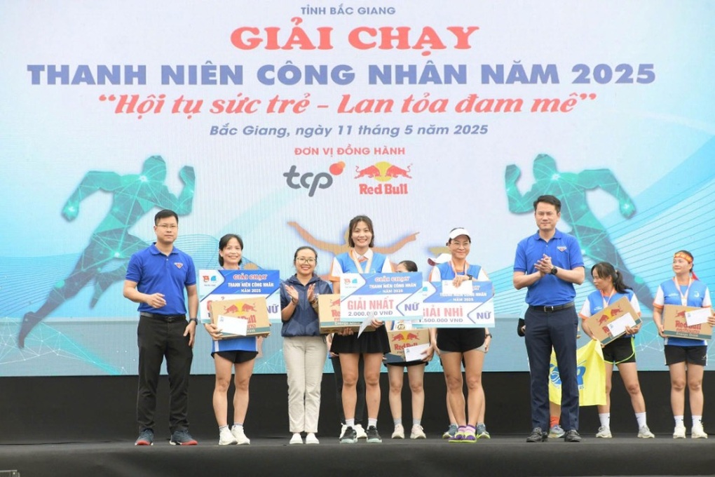 Red Bull tiếp năng lượng cho hơn 2.000 thanh niên công nhân Bắc Giang - 2 Red Bull tiếp năng lượng cho hơn 2.000 thanh niên công nhân Bắc Giang - 2