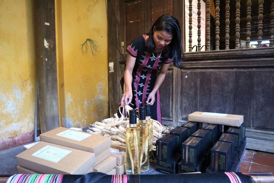 Khai trương trung tâm giới thiệu sản phẩm của người Cơtu phục vụ du lịch - 10 Khai trương trung tâm giới thiệu sản phẩm của người Cơtu phục vụ du lịch - 10