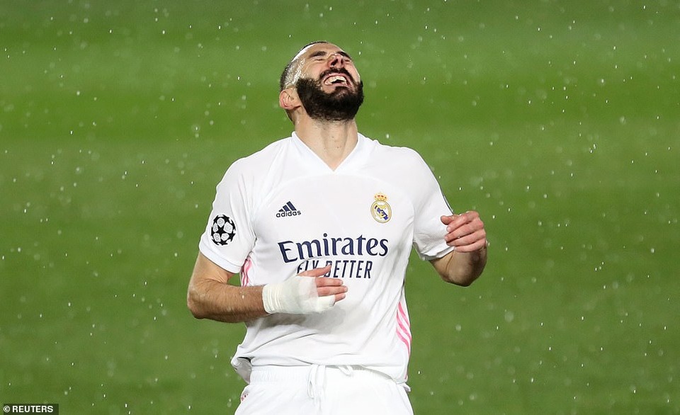 Benzema lập siêu phẩm, Real Madrid may mắn hòa Chelsea - 9 Benzema lập siêu phẩm, Real Madrid may mắn hòa Chelsea - 9