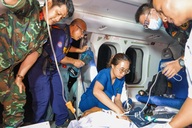 Chuyến bay đặc biệt chạy đua thời gian cứu ngư dân Trường Sa
