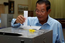 Mỹ cắt hàng loạt viện trợ cho Campuchia