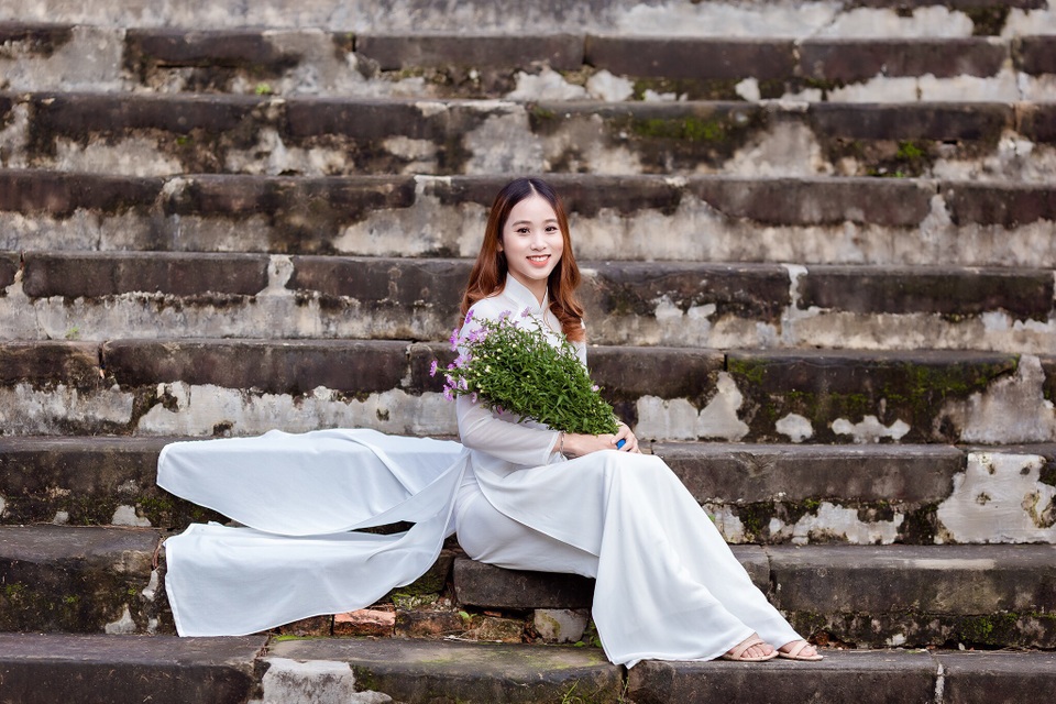 Nét đẹp nữ sinh Huế trong tà áo dài dịp Quốc tế Phụ nữ - 6 Nét đẹp nữ sinh Huế trong tà áo dài dịp Quốc tế Phụ nữ - 6