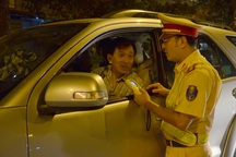 CSGT nói về nỗi lo "sợ lây nhiễm bệnh khi thổi máy đo nồng độ cồn"