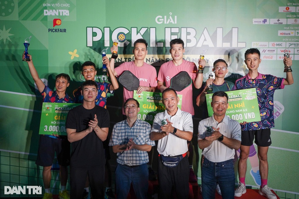 Hai VĐV vượt 300km từ Lào Cai xuống Hà Nội vô địch giải pickleball Dân trí - 4 Hai VĐV vượt 300km từ Lào Cai xuống Hà Nội vô địch giải pickleball Dân trí - 4