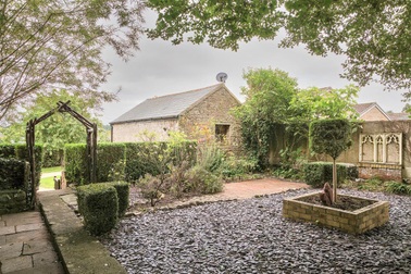 Trang viên hơn 800 tuổi của đức vua Anh gây "sốt" với giá 26 tỷ đồng