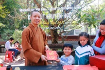 Rộn ràng "khai bút khuyến học" đầu năm