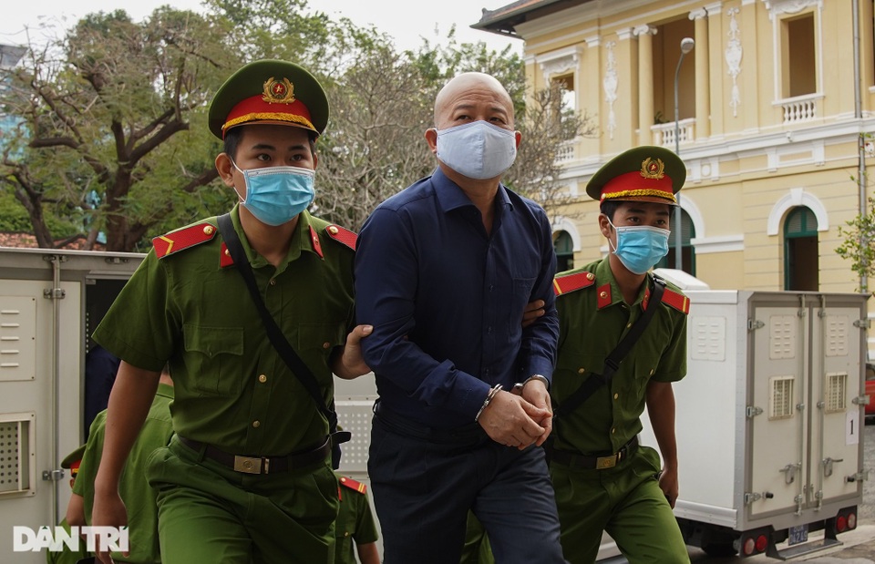 Tuyên án ông Đinh La Thăng 10 năm tù, Đinh Ngọc Hệ tù chung thân - 10 Tuyên án ông Đinh La Thăng 10 năm tù, Đinh Ngọc Hệ tù chung thân - 10