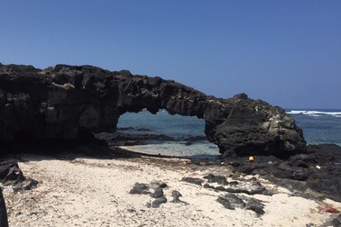 Hạn chế du khách leo lên cổng Tò Vò ở đảo Lý Sơn