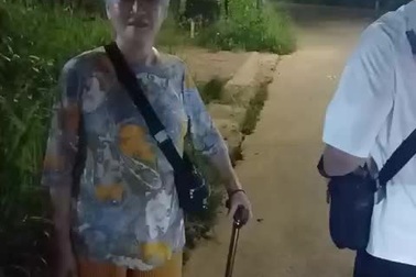 Chủ tiệm trái cây ở Phú Quốc tìm kiếm 2 tiếng mới thấy cụ bà Hàn Quốc