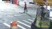Người chui lên từ cống ngầm ở New York