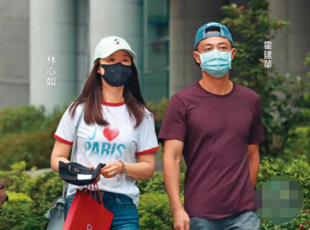 Giữa bão phong sát của Triệu Vy, Lâm Tâm Như cùng chồng về thăm trường cũ - 4 Giữa bão phong sát của Triệu Vy, Lâm Tâm Như cùng chồng về thăm trường cũ - 4