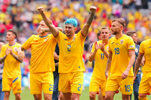 Sau chiến thắng lịch sử tại Euro 2024, cầu thủ Romania bật khóc