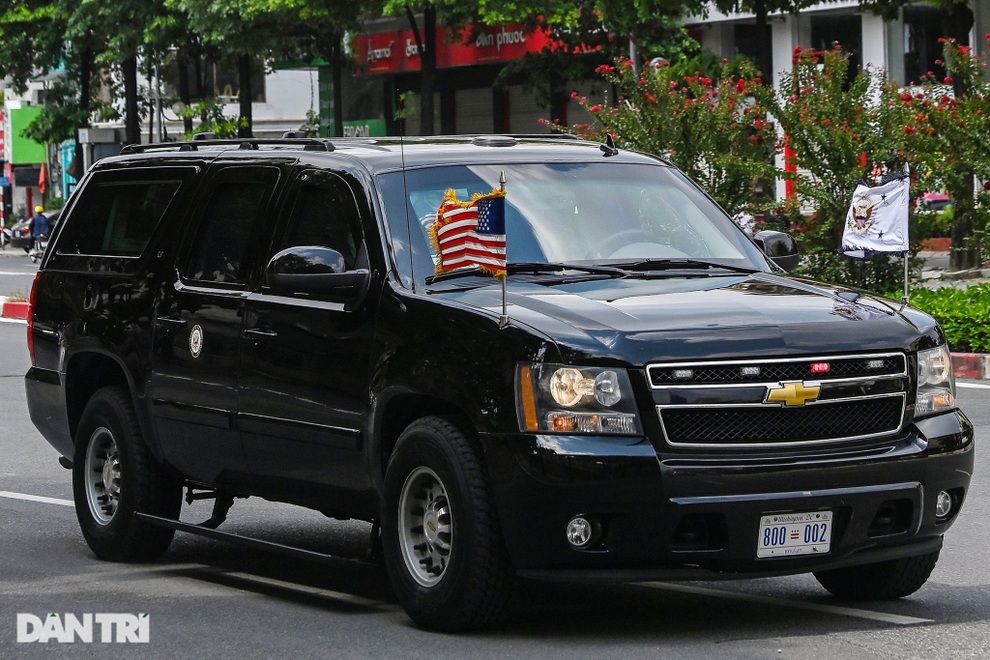 Soi dàn xe tinh hoa công nghiệp ô tô Mỹ lăn bánh trên đường phố Hà Nội - 4