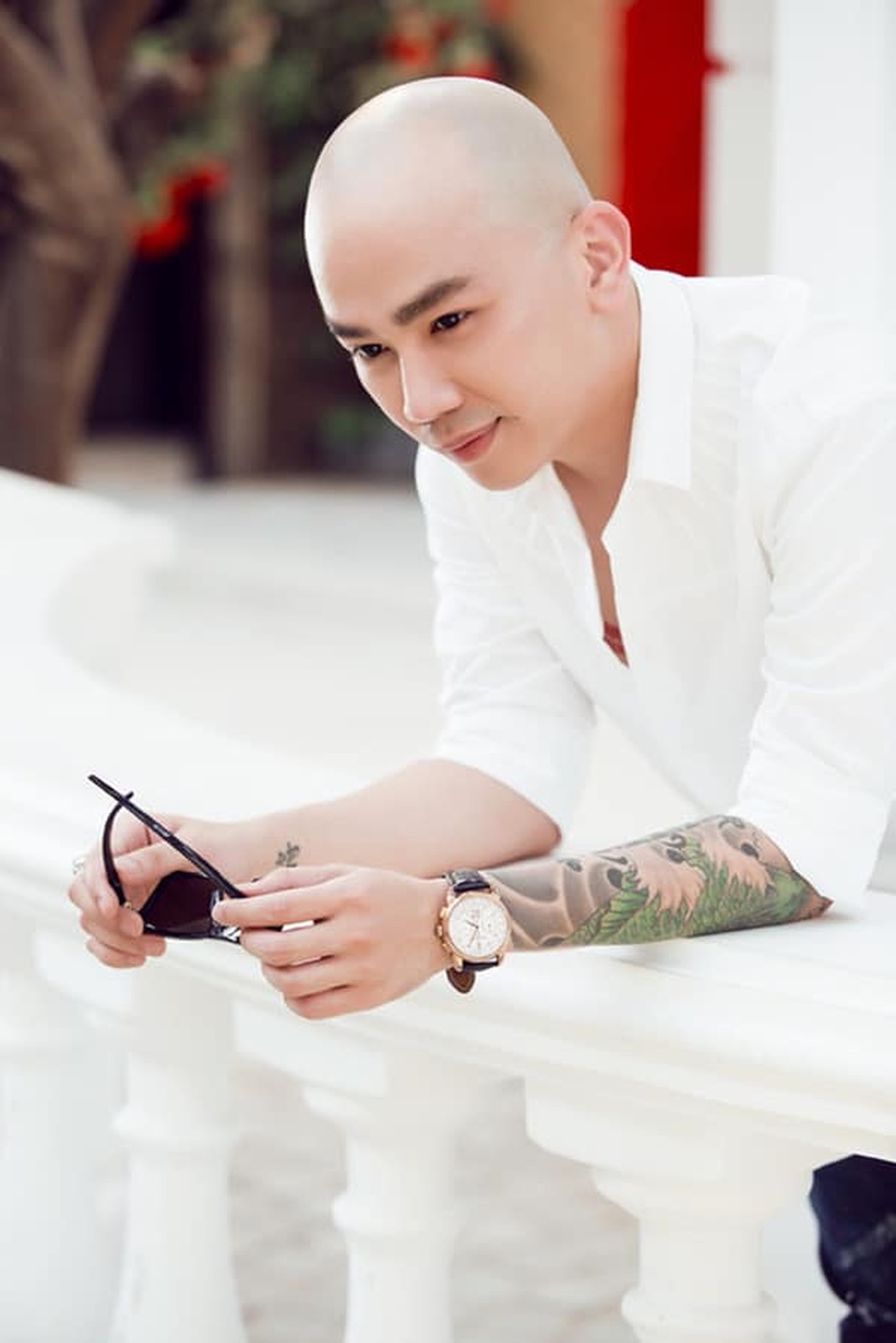 Vì sao Đặng Thu Thảo, Đông Nhi xin lỗi phù thủy trang điểm Phan Minh Lộc? - 1 Vì sao Đặng Thu Thảo, Đông Nhi xin lỗi phù thủy trang điểm Phan Minh Lộc? - 1
