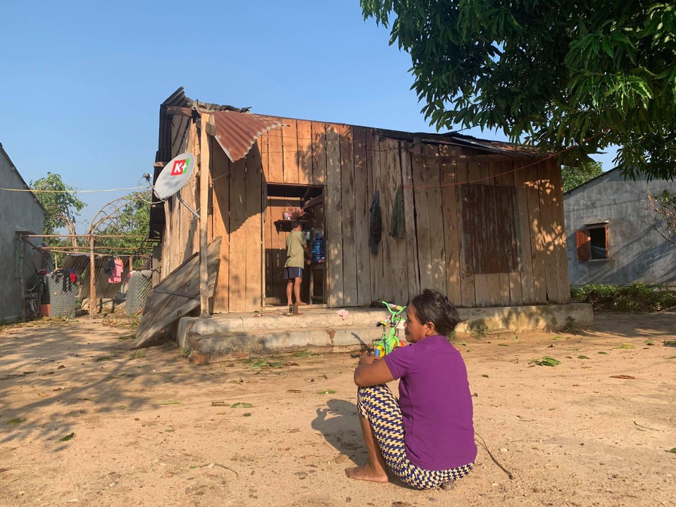 Hơn 100 nhà dân, trường học... bị tốc mái vì mưa giông - 2 Hơn 100 nhà dân, trường học... bị tốc mái vì mưa giông - 2