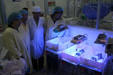 30 triệu đồng “hỏa tốc” đến với 4 bé gái sinh non